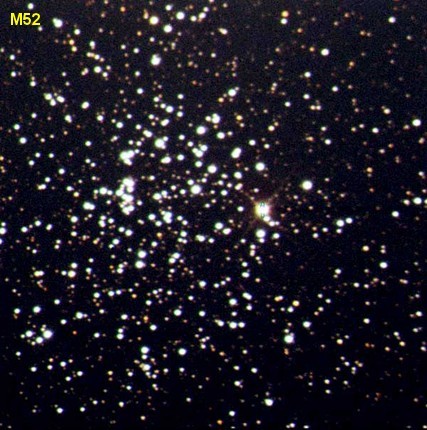Típus: Nyílthalmaz, α = 23:24:48, δ = 61:35:36, Csillagkép: Cassiopeia | Kassziopeia, Fényesség: 6.9, Méret: 960