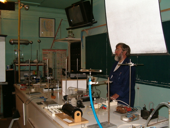 2009. május 12. - Elektromos és optikai kísérletek Gothard Korából - Molnár László rendhagyó fizikaórája