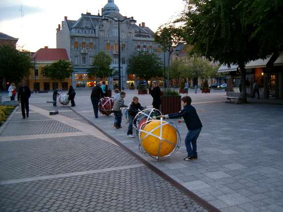 2009. május 5. - Megnyitó - Rolling stars and planets - Az égitestek gördítése