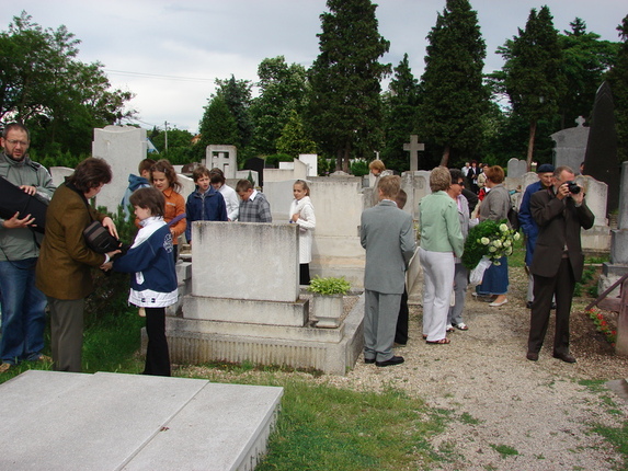 2009. május 29. - Gothard Jenő síremlékének megkoszorúzása a herényi temetőben