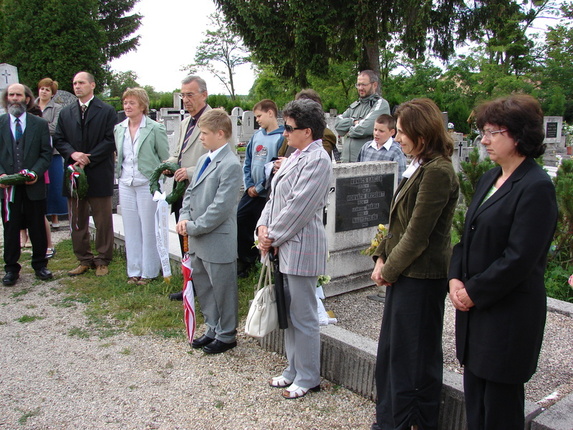 2009. május 29. - Gothard Jenő síremlékének megkoszorúzása a herényi temetőben