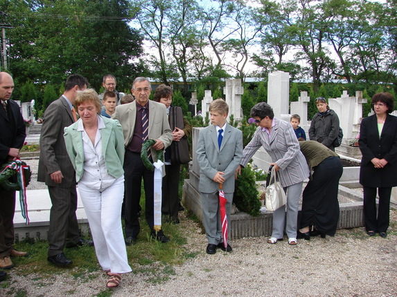 2009. május 29. - Gothard Jenő síremlékének megkoszorúzása a herényi temetőben