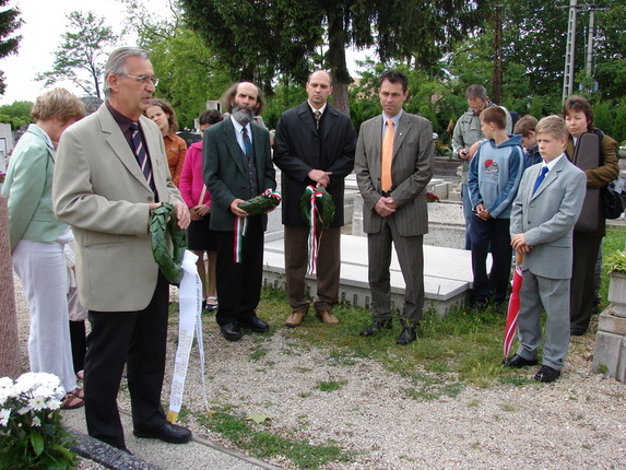 2009. május 29. - Gothard Jenő síremlékének megkoszorúzása a herényi temetőben