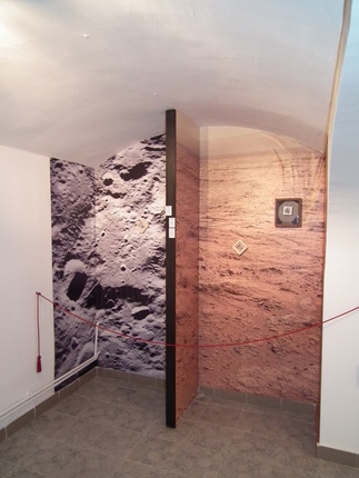 Az 'Égből hullott kövek' c. meteoritkiállítás kiállítótere
